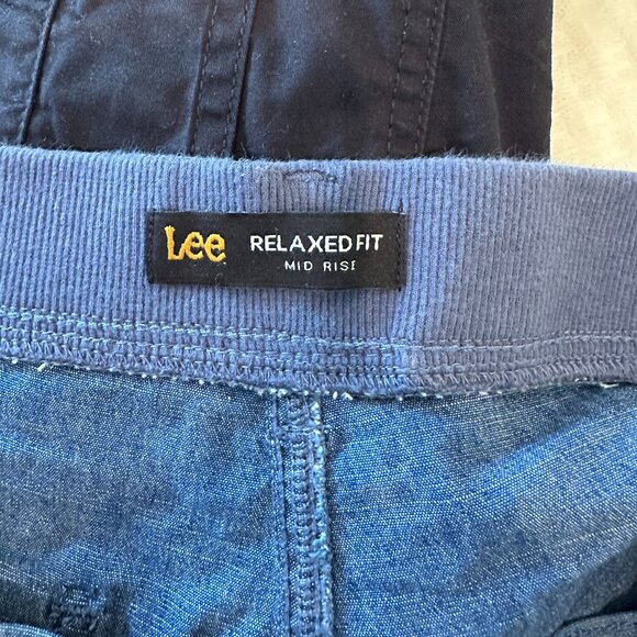 Lee Relaxed Fit Mid Rise Blue Capris - Picture 4 of 5